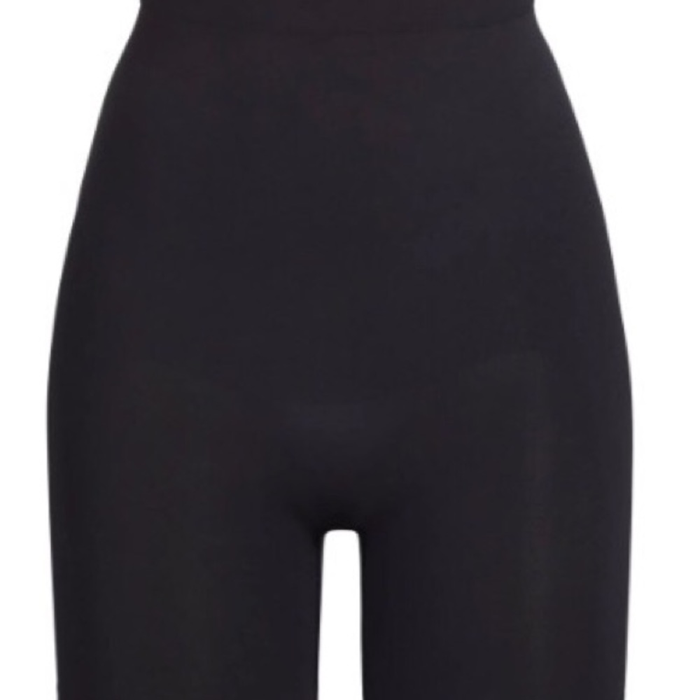 Skims Sculpting short above the knee with open gusset
